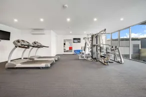 Canberra Lakefront 2-Bed with Gym & Parking - Image 5