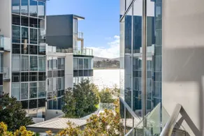Canberra Lakefront 2-Bed with Gym & Parking - Image 2