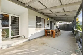 Sea Breeze A cosy 4/1 holiday home, just 300m from - Image 2