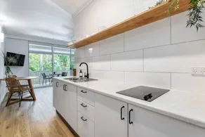 Ocean Palms Apartments - Image 5
