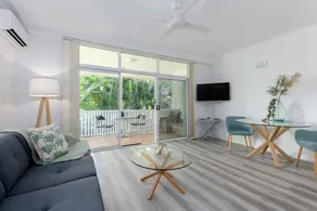 Ocean Palms Apartments - Image 2