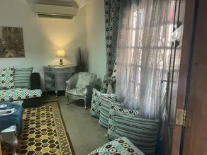 Apartamento de un dormitorio con vistas a la ciudad local al aeropuerto - Image 3