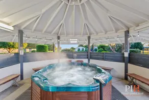 Phillip Island Family Villa with Communal Pool & H - Image 2