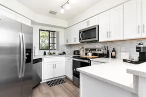 Renovated Townhome w/ Pool&Gym in Gated Community - Image 4