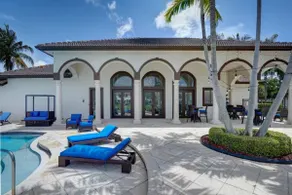 Renovated Townhome w/ Pool&Gym in Gated Community - Image 2