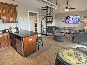 Y-Knot Walk to Beach Pet Friendly Gated Deck - Image 3