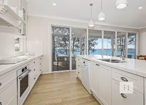 The Lakehouse Retreat - Image 5