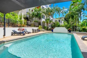 Beachfront 3-Bed with Pool & Stunning Ocean Views - Image 3