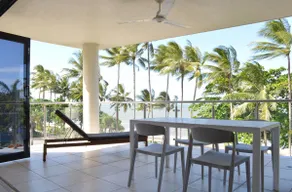 Beachfront 3-Bed with Pool & Stunning Ocean Views - Image 2