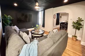 Modern Philly Suburb Townhouse - Image 2