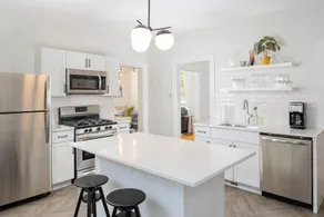 Stylish Downtown House - Steps to Dining & Shops - Image 3