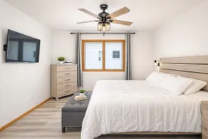 Stylish Townhouse w/ Patio & Free Parking - Image 3