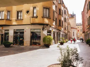 Bravissimo Hortes, 3-bedroom centre apartment - Image 2