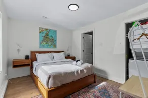 Queens Suite 1BR Free Parking - Image 2