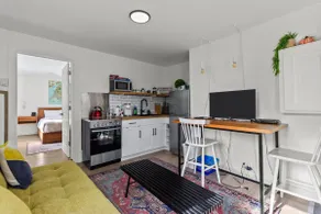 Queens Suite 1BR Free Parking - Image 5