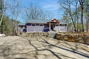 2BR scenic cabin with deck, fireplace, workstation - Image 4