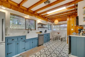 Henderson Cabin w/ Deck & Scenic Lake Views! - Image 3