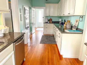Downtown Historic Home Close to Main St - Image 2
