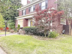 Downtown Historic Home Close to Main St - Image 4