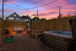 Spacious 5-Bedroom Home with Hot Tub - Image 1
