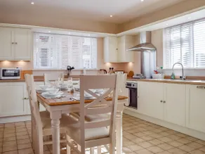 Lyncroft Holiday Bungalow - Image 4