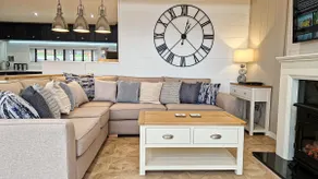 Poplar Lodge | sleeps 4 - Hot Tub Dog Friendly 5* - Image 3