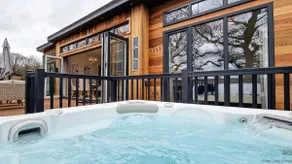 Poplar Lodge | sleeps 4 - Hot Tub Dog Friendly 5* - Image 2