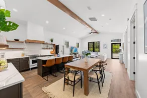 Luxury | Fenced Yard | Pine & Pearl | Near Bay - Image 2