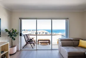 Stunning Maroubra Beachview Apt with Parking - Image 2