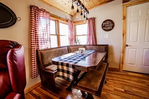 Knotty Pine Bunkhouse - Image 4