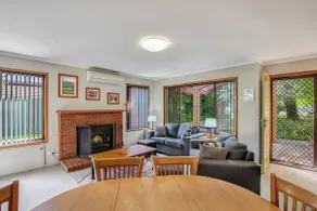 Camelia Place, Bright - Image 4
