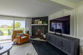 LVR's Luxury Lakefront Farmhouse - Image 4