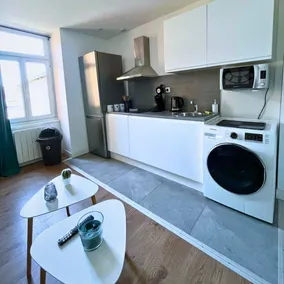 SQ Apartment – 2 Bedrooms • Near Station • Wi-Fi - Image 2