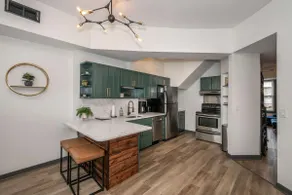 2 King Beds, Near OTR and Downtown, Free Parking - Image 3