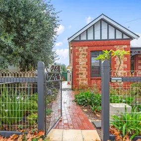 Large Garden Studio | No Steps | Patio & Free Pkng - Image 2