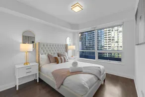 Luxury 2BR - Subway/Pool/Gym/Sauna + Free Parking - Image 2