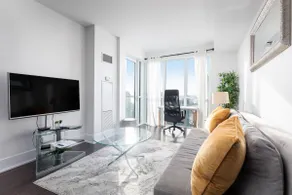Gorgeous 2BR | 2BA | CN Tower & Lake View - Image 5