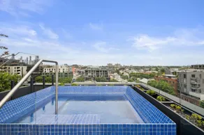 Mid-Century - Rooftop Spa and Parking - Image 3