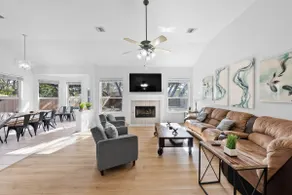 Huge Oasis! 5/4 HOUSE w/ Hot Tub Beautiful! - Image 4