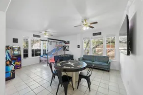 Huge Oasis! 5/4 HOUSE w/ Hot Tub Beautiful! - Image 5
