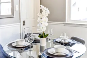 Luxury 3BR & Free Parking - 6-mins to Monuments! - Image 3