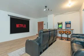 Stunning Mtn Views Hottub Movie Theater Game Room - Image 4