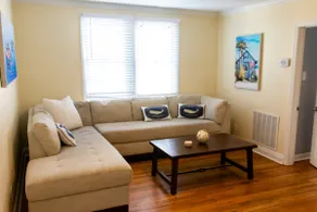 Walk to the beach! 2 BR unit in central Jax Beach - Image 2