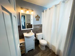Walk to the beach! 2 BR unit in central Jax Beach - Image 4