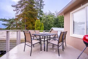 Burien's 3-BR Middle Unit Retreat with Deck BBQ - Image 4