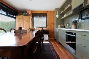 Rustic Barn by the Bay: Family Beachside Getaway - Image 4