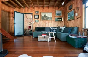 Rustic Barn by the Bay: Family Beachside Getaway - Image 2