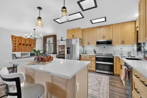 Spacious 2300 Sq Ft|Rooftop Deck| Near I-40 - Image 5