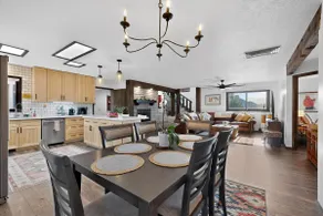 Spacious 2300 Sq Ft|Rooftop Deck| Near I-40 - Image 4