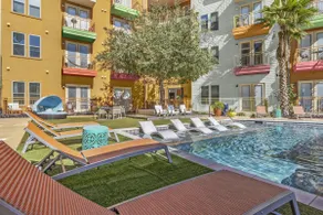 Corner Suite|Park Free|Close to Riverwalk|Pool/Gym - Image 3
